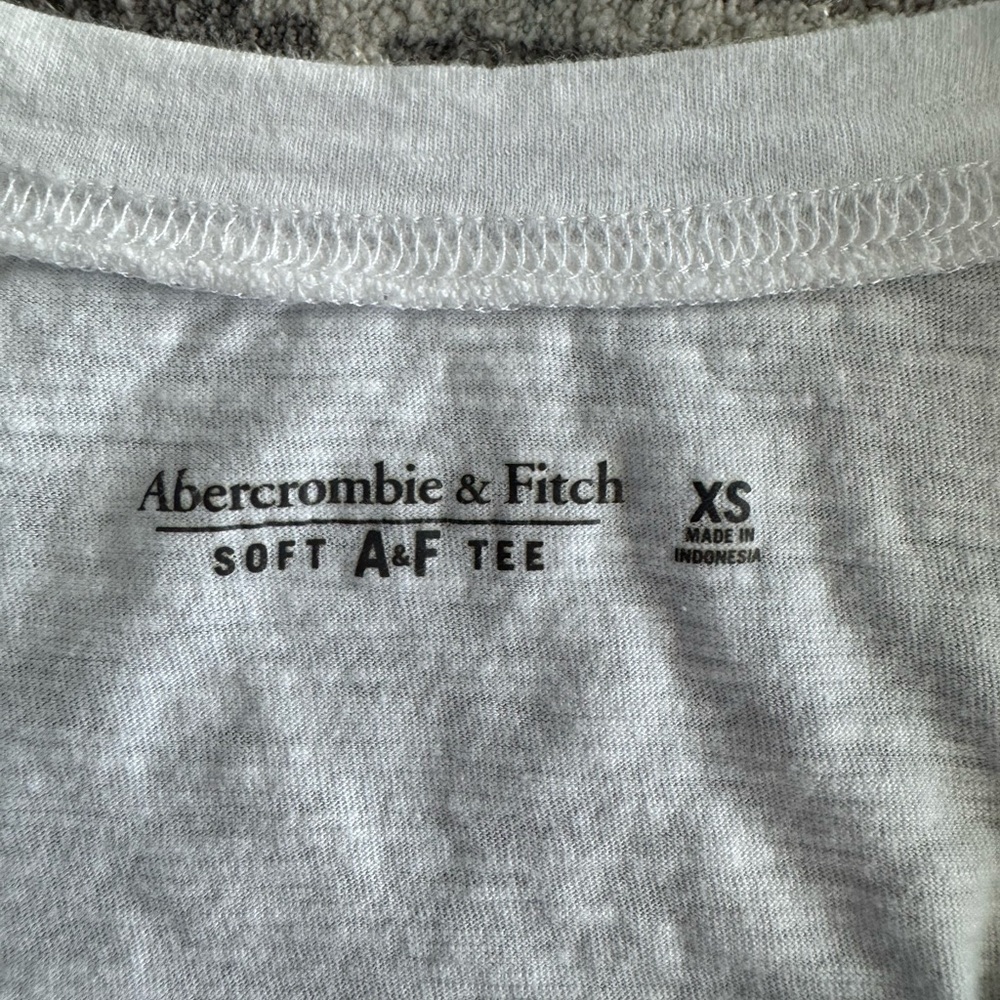 Abercrombie & Fitch Soft AF long sleeve white Tee curved hem - Picture 3 of 7